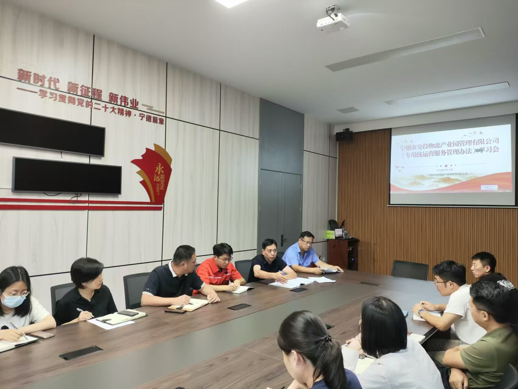 福州鐵路物流中心寧德鐵路物流營業(yè)部領(lǐng)導深入寧德陸港開展愛車宣傳活動，張長明拍攝.jpg