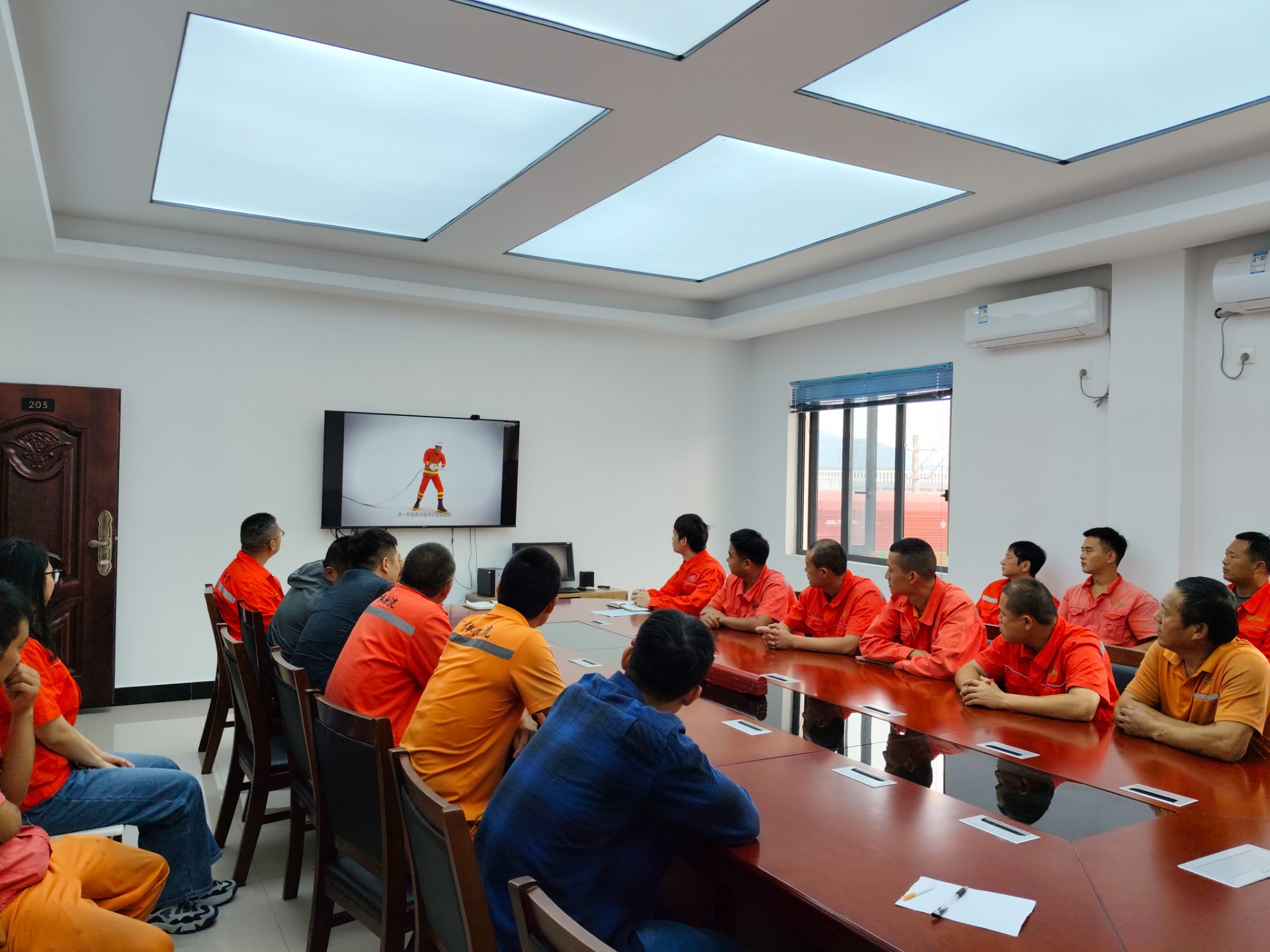 寧德陸港開展“119消防安全日”應(yīng)急演練活動(dòng)，周明組拍攝1.jpg